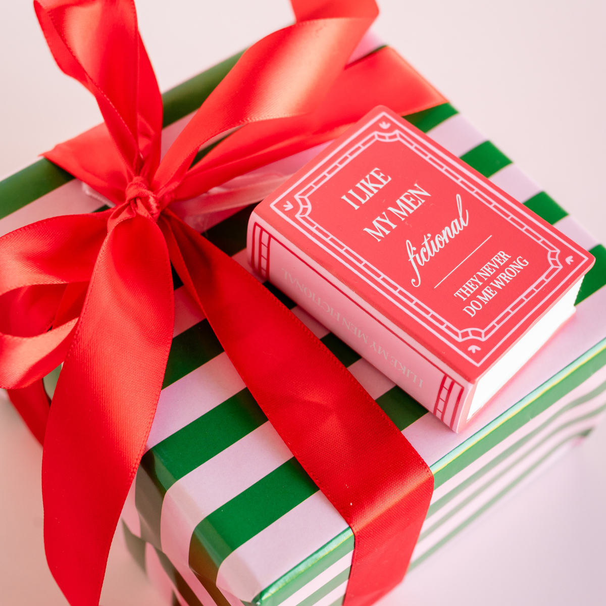 Jollity & Co. + Daydream Society - I Like My Men Fictional Book Christmas Ornament